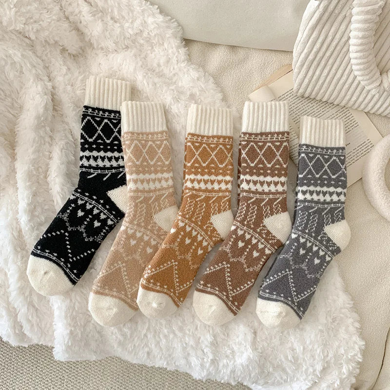 5 Pairs of Women's Warm Winter Socks, Ethnic Style Diamond Pattern Mid-tube Cold-proof Socks, Soft and Comfortable Outdoor Socks