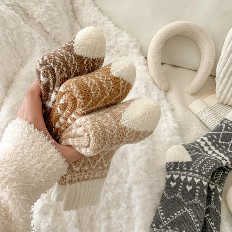 5 Pairs of Women's Warm Winter Socks, Ethnic Style Diamond Pattern Mid-tube Cold-proof Socks, Soft and Comfortable Outdoor Socks