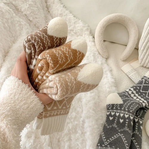 5 Pairs of Women's Warm Winter Socks, Ethnic Style Diamond Pattern Mid-tube Cold-proof Socks, Soft and Comfortable Outdoor Socks